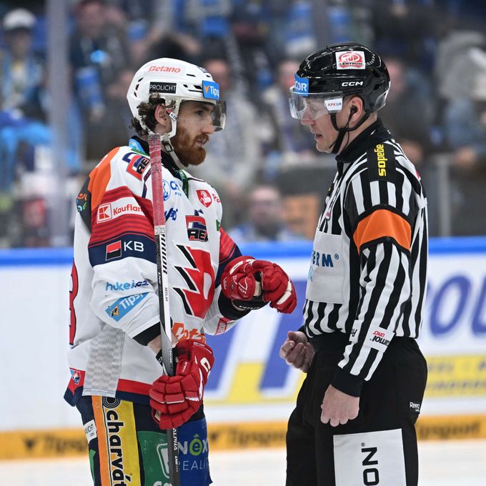 Nekonečné téma: Co v Česku projde, na mezinárodní scéně ne. Sedlák líčí, co mu vadí Nekonečné téma: Co v Česku projde, na mezinárodní scéně ne. Sedlák líčí, co mu vadí