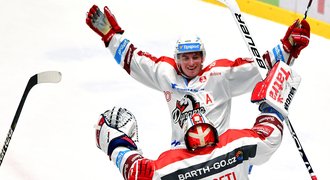 SESTŘIHY: Pardubice skolily Třinec 5:2! Boleslav padla ve Varech 3:5