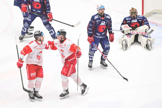 Pardubice - Olomouc 4:5p. Divoká přestřelka pro Moru. Výhry Plzně a Hradce Pardubice - Olomouc 4:5p. Divoká přestřelka pro Moru. Výhry Plzně a Hradce