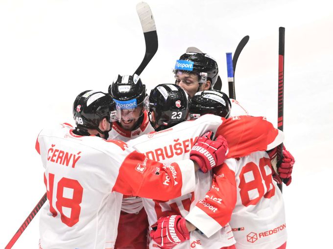 ONLINE: Přestřelka v Pardubicích! Olomouc srovnala na 4:4. Výhry Plzně a Hradce ONLINE: Přestřelka v Pardubicích! Olomouc srovnala na 4:4. Výhry Plzně a Hradce