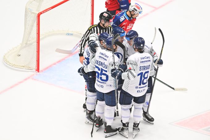 ONLINE: Pardubice - Plzeň 1:3. Kanonáda v Třinci, divoká výhra Boleslavi ONLINE: Pardubice - Plzeň 1:3. Kanonáda v Třinci, divoká výhra Boleslavi
