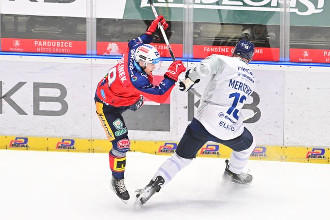 Rolinek na scéně! Kdybych měl skončit s hokejem, nepřežiju to, vykládal po výborném debutu Rolinek na scéně! Kdybych měl skončit s hokejem, nepřežiju to, vykládal po výborném debutu