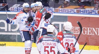 VIDEO: Pardubice zdolaly Karlovy Vary 5:3 a odsunuly je na poslední místo