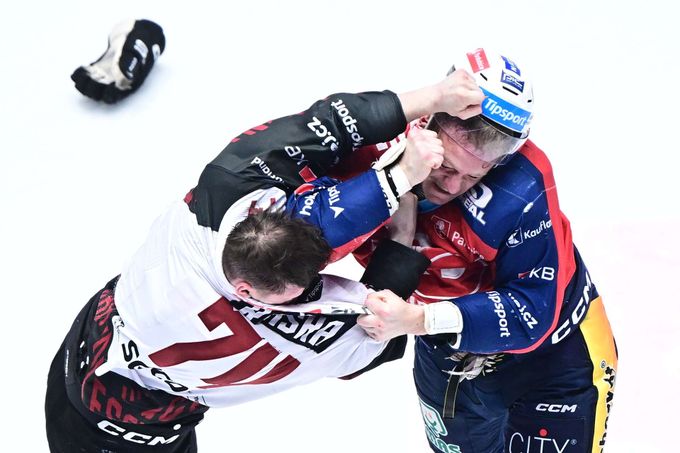 Extraliga ONLINE: Poslední kolo! Knot posílil naděje Sparty, v Brně je díra v ledu Extraliga ONLINE: Poslední kolo! Knot posílil naděje Sparty, v Brně je díra v ledu