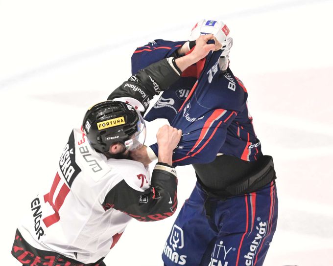 ONLINE: Dynamo - Sparta 0:0, bitka po 6 sekundách. Kladno s Litvínovem, mistr s Morou ONLINE: Dynamo - Sparta 0:0, bitka po 6 sekundách. Kladno s Litvínovem, mistr s Morou