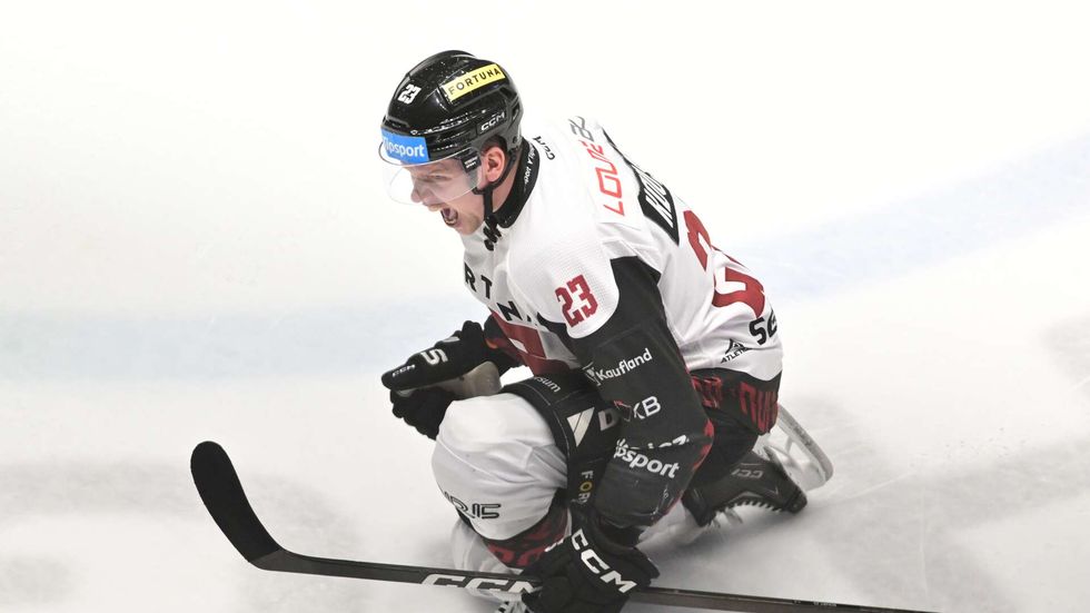 Pavel Kousal ze Sparty se raduje z gólu v utkání proti Pardubicím