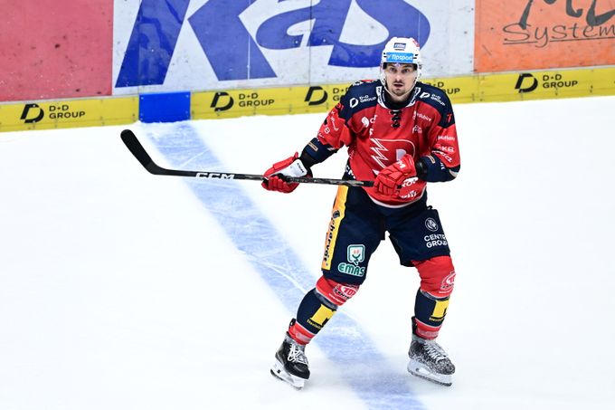 Tomášek se raduje z malé dcery a má vysvětlení pro kostrbatý úvod Pardubic Tomášek se raduje z malé dcery a má vysvětlení pro kostrbatý úvod Pardubic