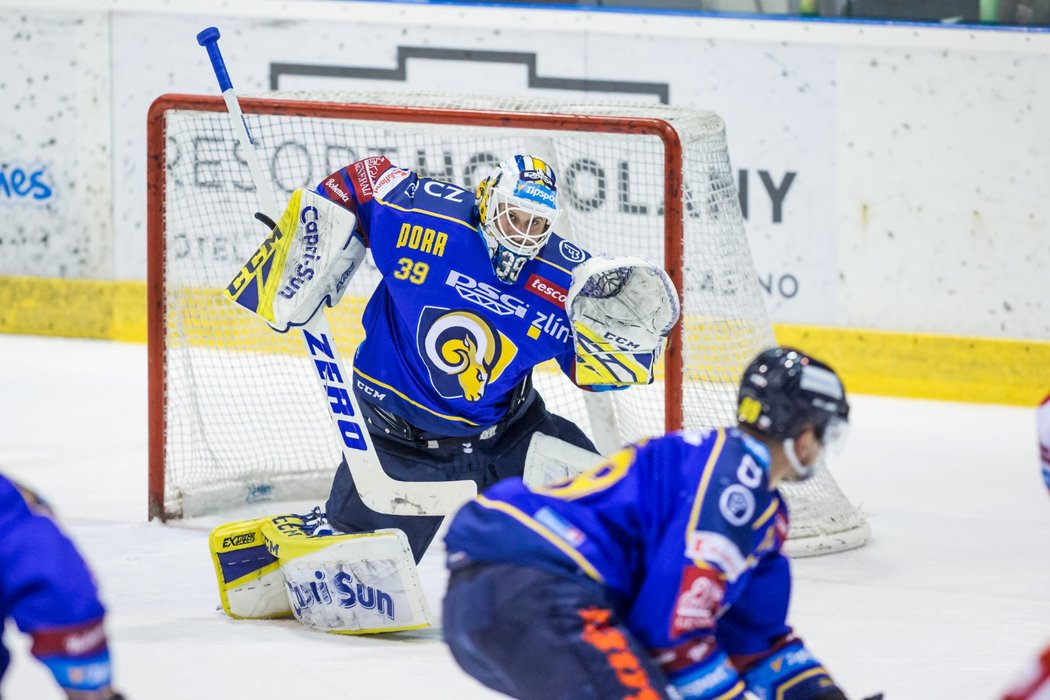 Brankář Zlína Libor Kašík v zápase předkola play off s Olomoucí