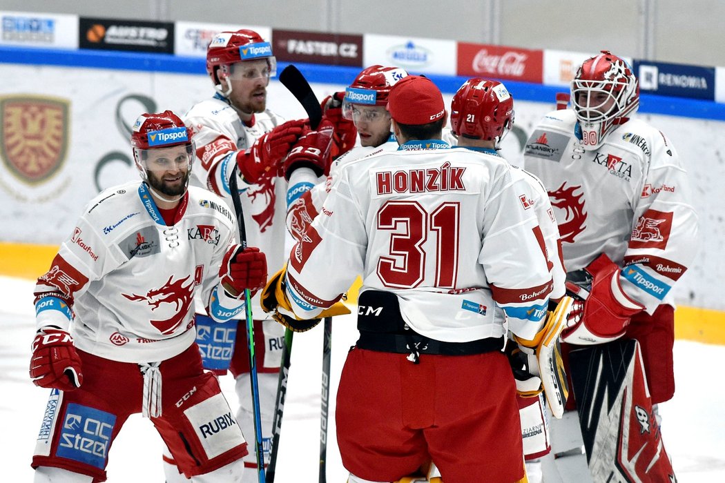 Třinecké Oceláře dělí jediné vítězství od postupu do semifinále play off