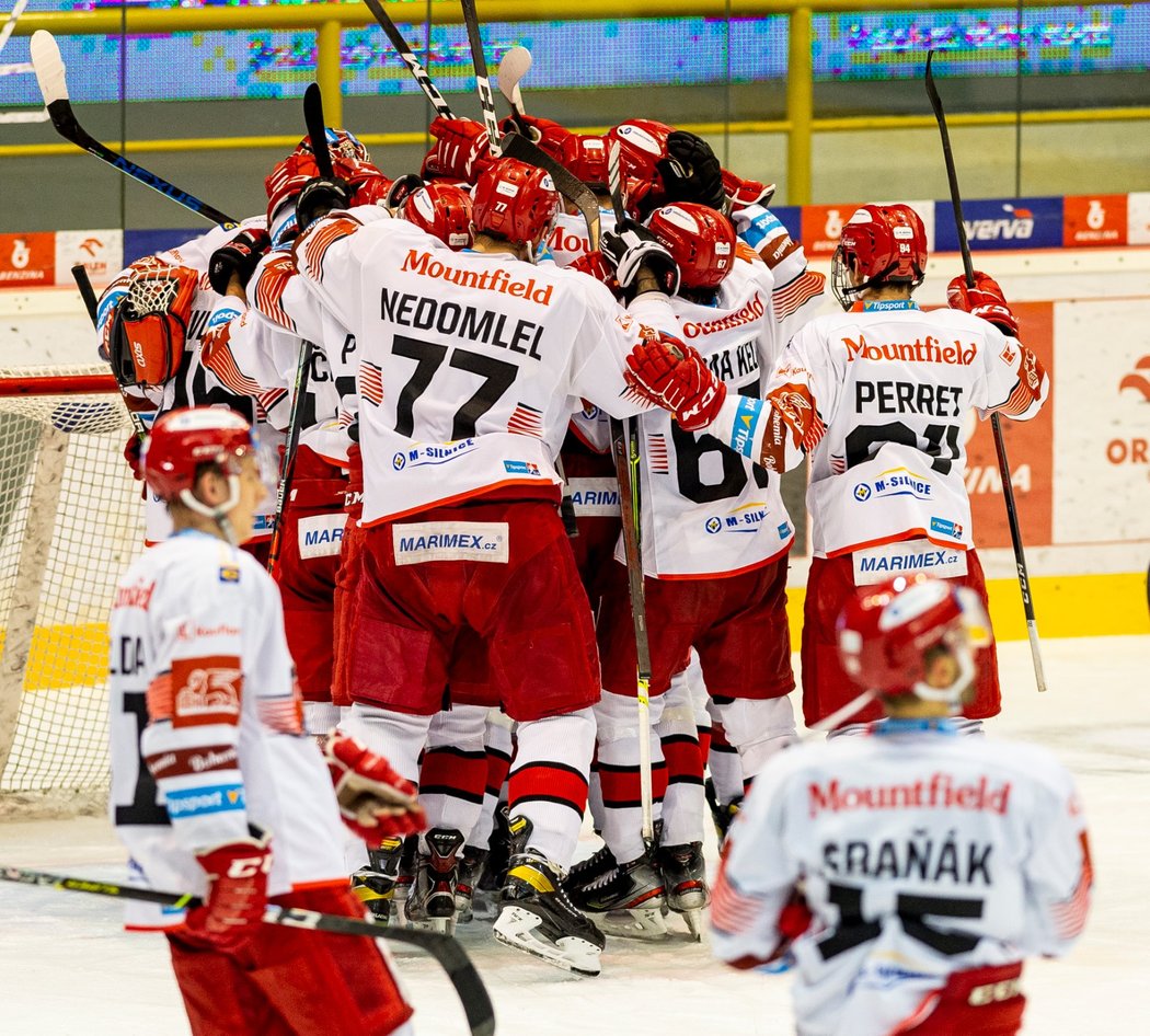 Hradečtí hokejisté oslavují postup do čtvrtfinále