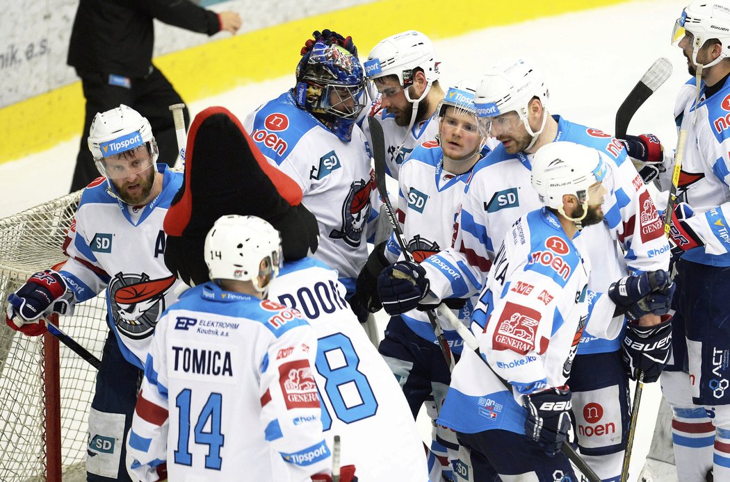 Hokejisté Chomutova porazili ve třetím semifinále play off extraligy Liberec 2:0 a snížili stav série na 1:2 na zápasy.