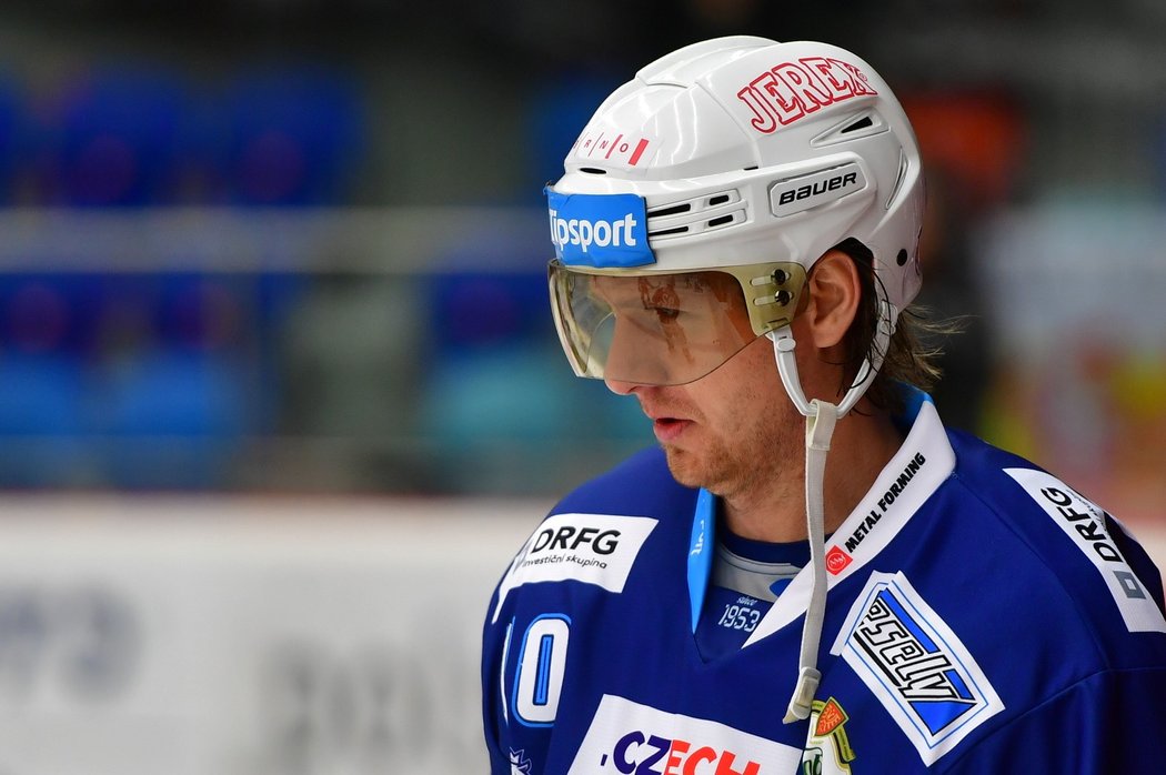 Martin Erat byl zproštěn zbytku trestu od disciplinární komise a mohl se tak vrátit do sestavy Komety na začátku play off