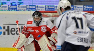 Brankář Lukáš o zkáze Olomouce 1:8: Některým gólům už jsem se smál