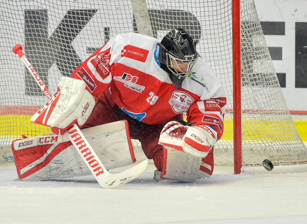 V prvním čtvrtfinálovém zápase dostal v brance Olomouce příležitost Jan Lukáš