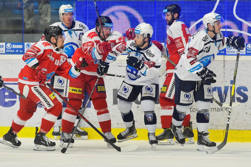 Hromadná potyčka mezi hráči Olomouce a plzeňskými Indiány