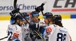 Vítkovičtí hokejisté se radují ze vstřelené branky ve čtvrtfinále