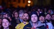 Českobudějovičtí fanoušci sledují rozhodující duel čtvrtfinále na náměstí Přemysla Otakara II.