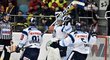 Liberečtí hokejisté se radují z vítězství a získaného mečbolu v sérii s Hradcem Králové