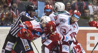 Růžička byl v Pardubicích nejhlídanější osobou. Tohle k play off patří, vysekl