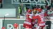 Hokejisté Třince se radují z úvodního gólu v rozhodujícím čtvrtfinále proti Spartě