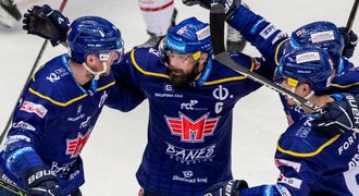 Třinec - České Budějovice 2:3. Motor přežil, Gulaš vystřelil snížení v sérii