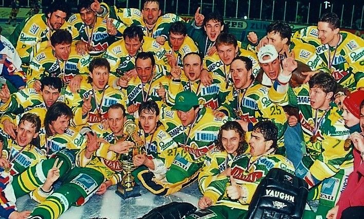 Vsetín si jako extraligový nováček v roce 1995 došel pro mistrovský titul a zahájil tak zlatou éru vládce české nejvyšší soutěže z přelomu milénia