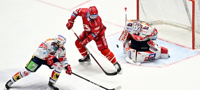 ONLINE: Pardubice - Třinec 0:1. Oceláři vedou! Hrehorčák překonal Willa