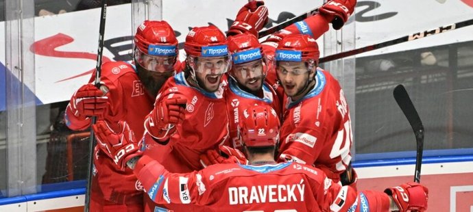 Pardubice - Třinec 1:2. První bod ve finále pro Oceláře, opět držel Kacetl