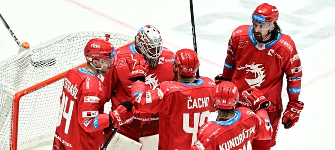 Neutavitelní! Třinec začal finále loupeží. Žádná únava, těšilo kouče