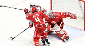 ONLINE: Pardubice - Třinec 1:2. Dynamo zabírá, Sedlák snížil