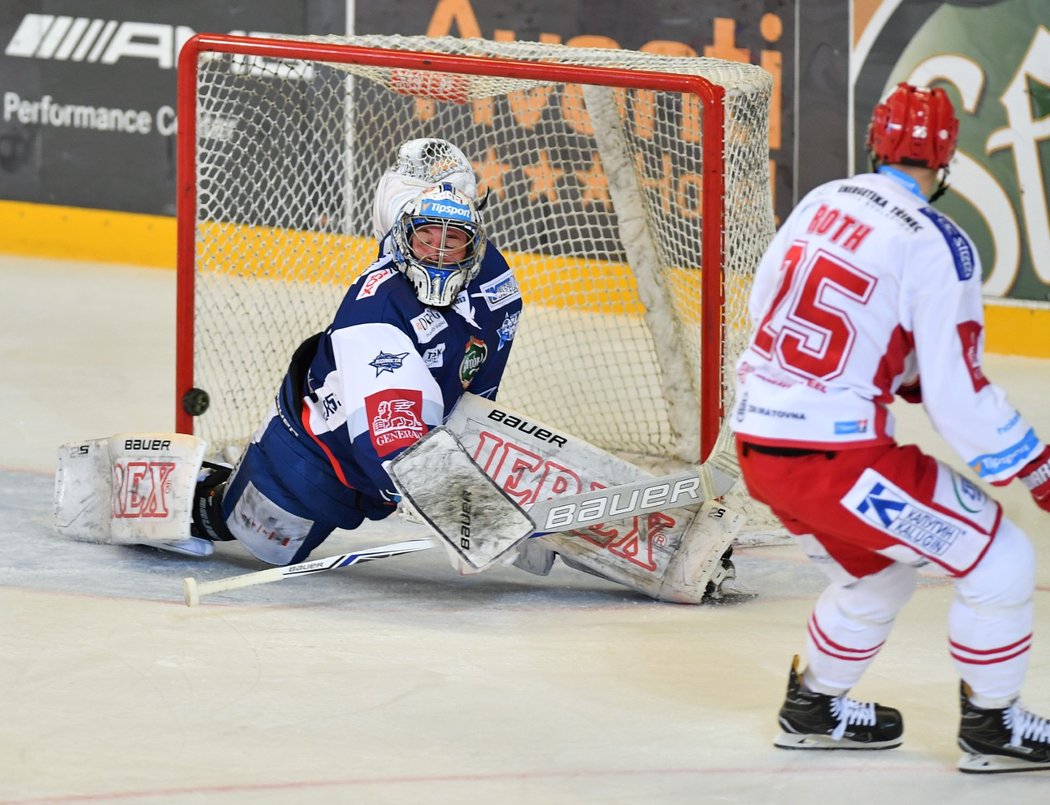 Brankář Marek Čiliak inkasuje branku