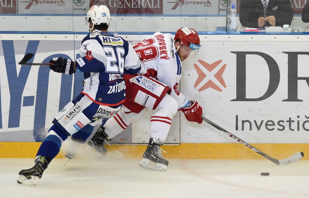 Do play off v dresu třineckých Ocelářů poprvé zasáhl útočník Jan Rudovský