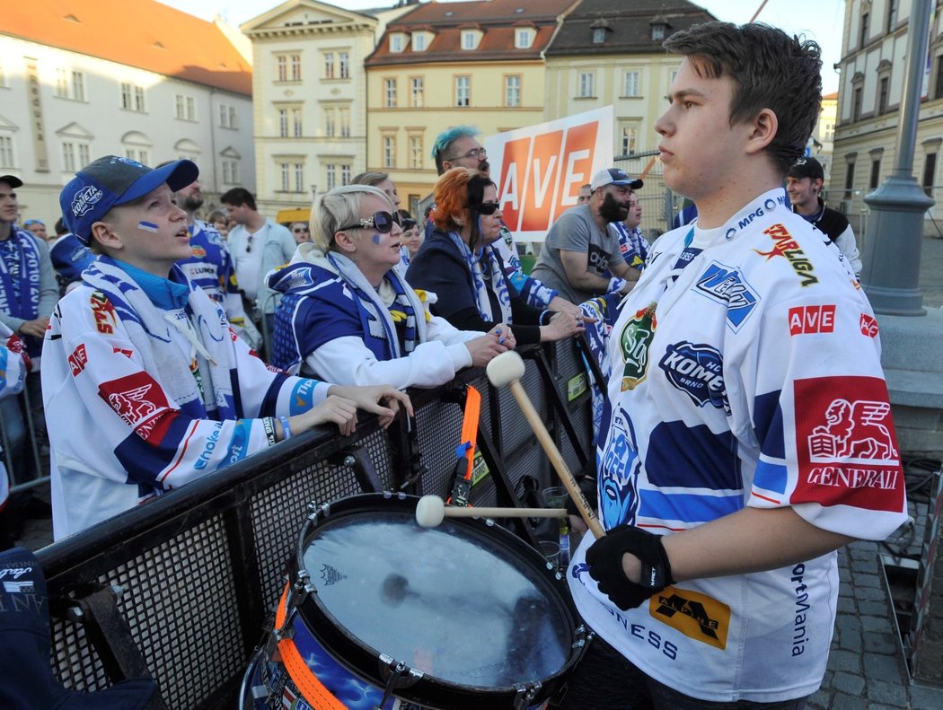 Fanoušci Komety na Zeleném trhu sledovali s napětím první bitvu finále