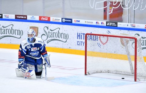 Gólman Komety Karel Vejmelka po inkasované brance