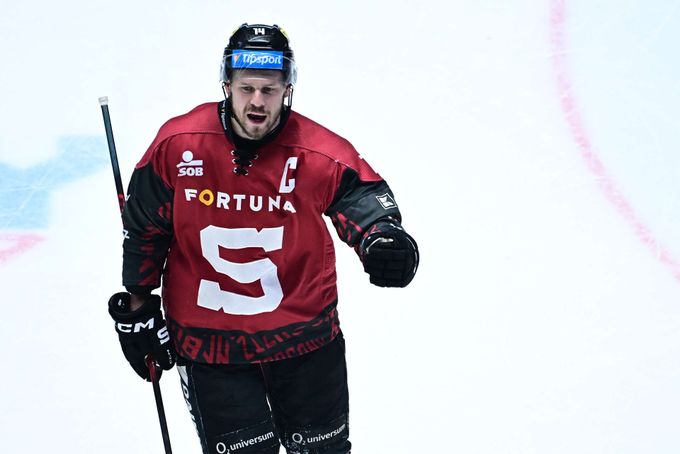 Chlapík upřednostnil Spartu před nabídkami ze zámoří: Mám tady sen, a to je víc než NHL Chlapík upřednostnil Spartu před nabídkami ze zámoří: Mám tady sen, a to je víc než NHL
