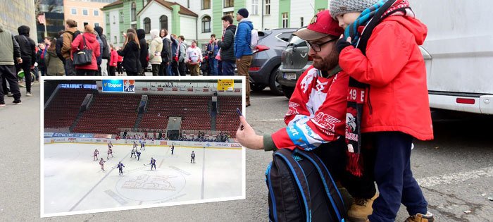 Dovnitř na bitvu v předkole play off je nepustili, tak fanoušci Olomouce stáli před domácím stadionem a sledovali své favority v zápase se Zlínem alespoň přes mobily