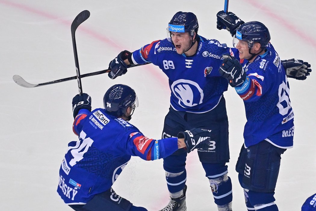 Plzeňští hokejisté se radují z rychlého gólu v Liberci