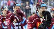 Sparťanští hokejisté smutní po čtvrtém utkání předkola proti Vítkovicím, sérii prohráli 1:3 na zápasy