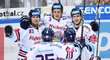 Vítkovičtí hokejisté se radují z druhé branky utkání čtvrtého předkola na ledě Sparty, kterou vstřelil Lukáš Kucsera