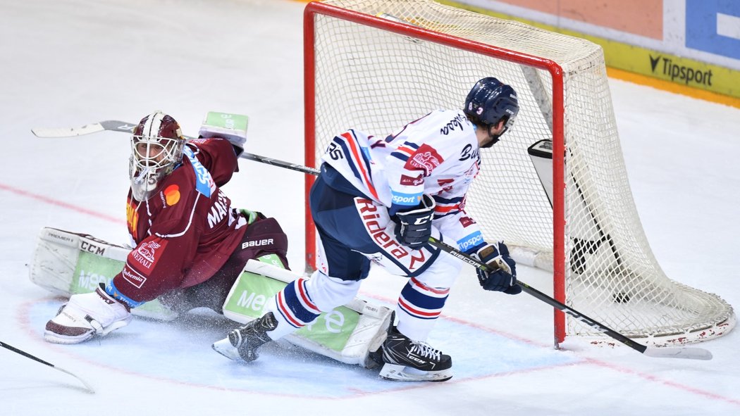 Šimon Stránský se v první třetině dostal do samostatného úniku a poslal Vítkovice do vedení