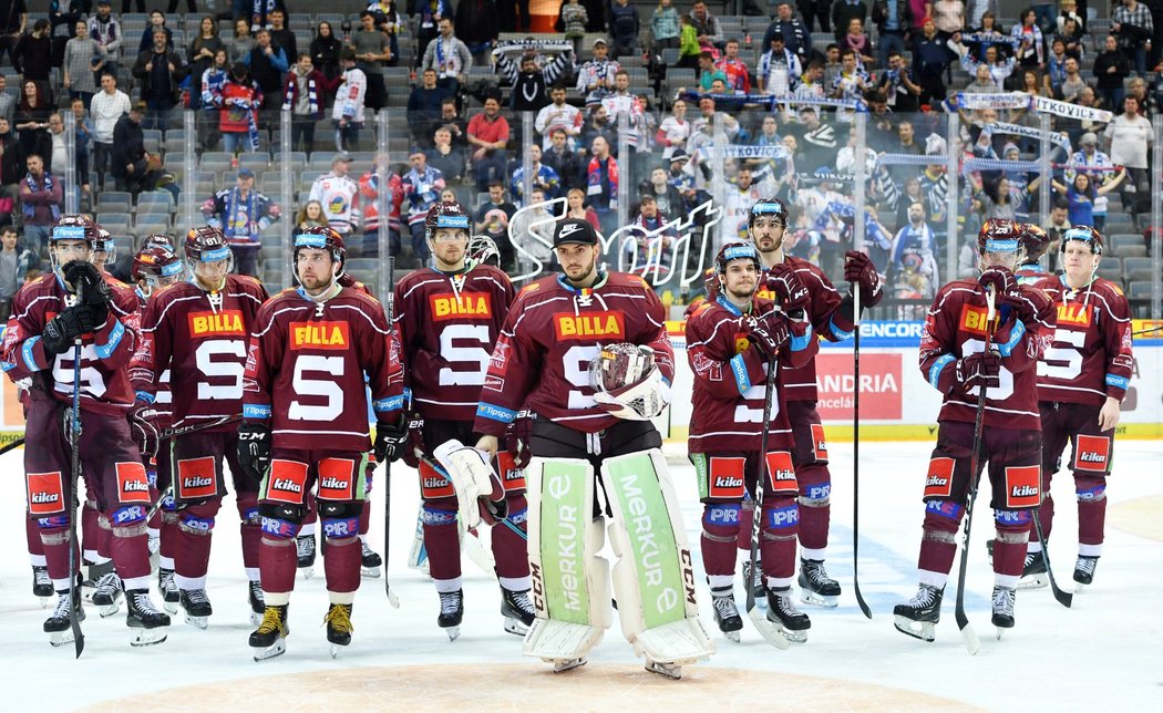 Stejně jako v minulé sezoně má Sparta jako první extraligový tým po sezoně, v předkole nestačila na Vítkovice