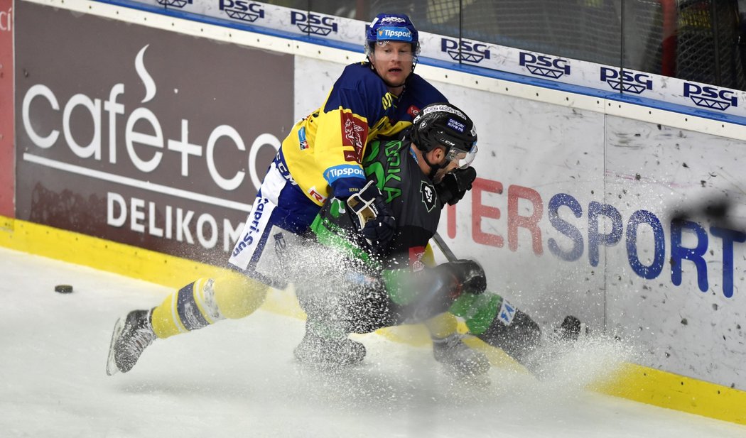 Kapitán Boleslavi Michal Vondrka nastoupil v předkole poprvé a hned si musel zvykat na tvrdost play off v podání Pavla Kubiše ze Zlína