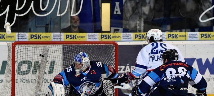 Prodloužení čtvrtého duelu semifinále trvalo jen 82 vteřin, než Karel Plášek pláchl všem hráčům Liberce a rozhodl