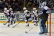 Hokejisté Komety se radují z úvodní branky třetího semifinále proti Plzni, kterou vstřelil Hynek Zohorna