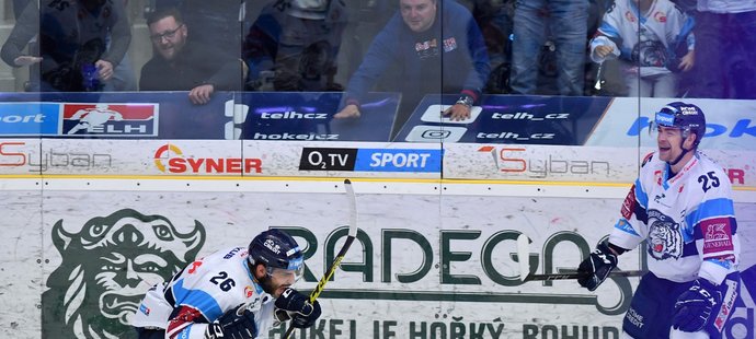 Je to tam! Liberecký kapitán Petr Jelínek slaví jeden ze svých dvou gólů v pátém semifinálovém utkání proti Kometě