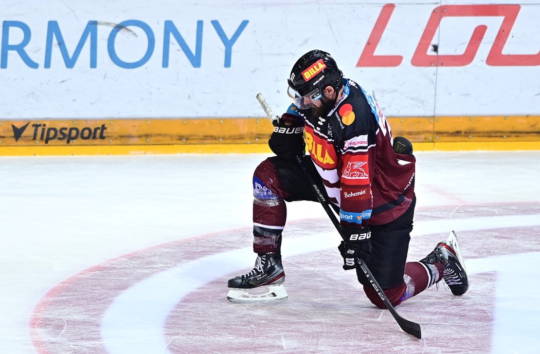 Sparťan Roman Horák po vyřazení v sedmém zápase semifinále play off