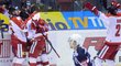 Hokejisté Olomouce slaví úvodní branku třetího čtvrtfinálového zápasu