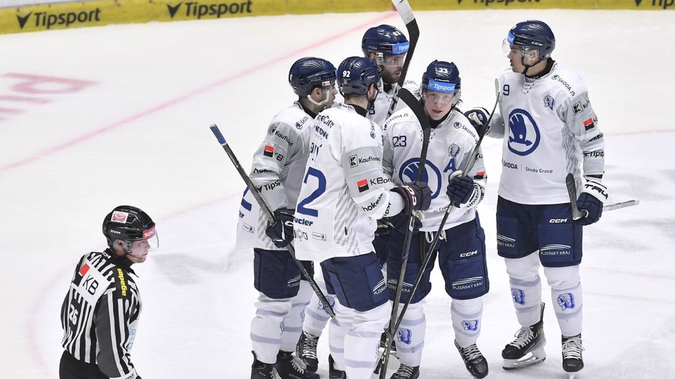 Hráči Plzně se radují z gólu proti Kometě