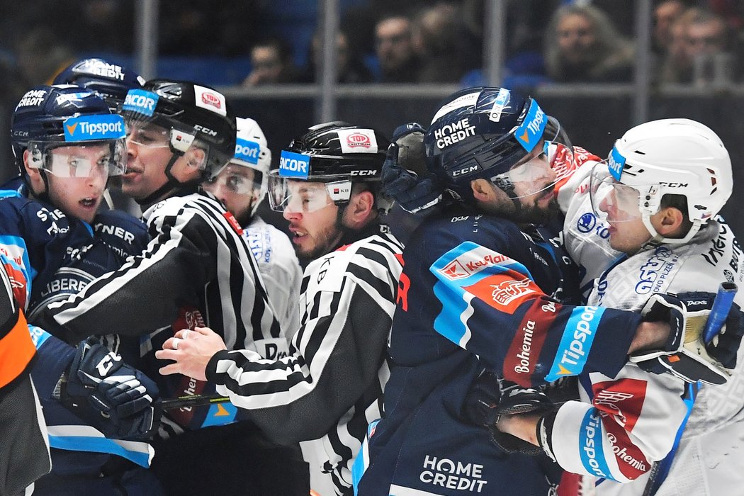 Strkanice před plzeňskou brankou