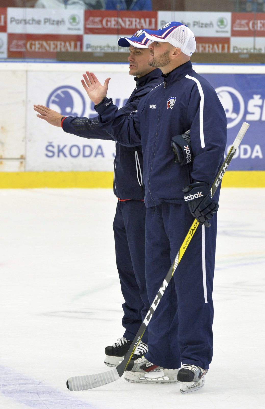 Michal Straka a Tomáš Vlasák se spolu opět sešli na ledě. Tentokrát však jako trenéři